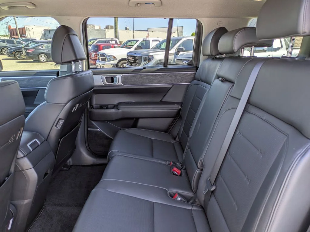 Used 2025 Rockwood Green Hyundai Limited image 15