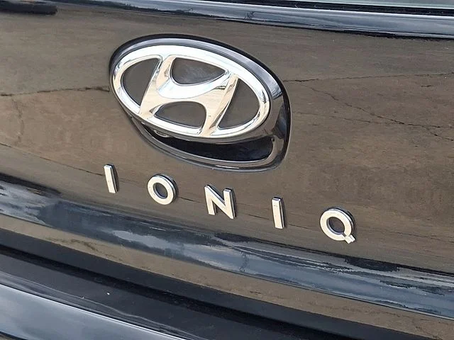 Used 2018 Black Hyundai Limited image 31