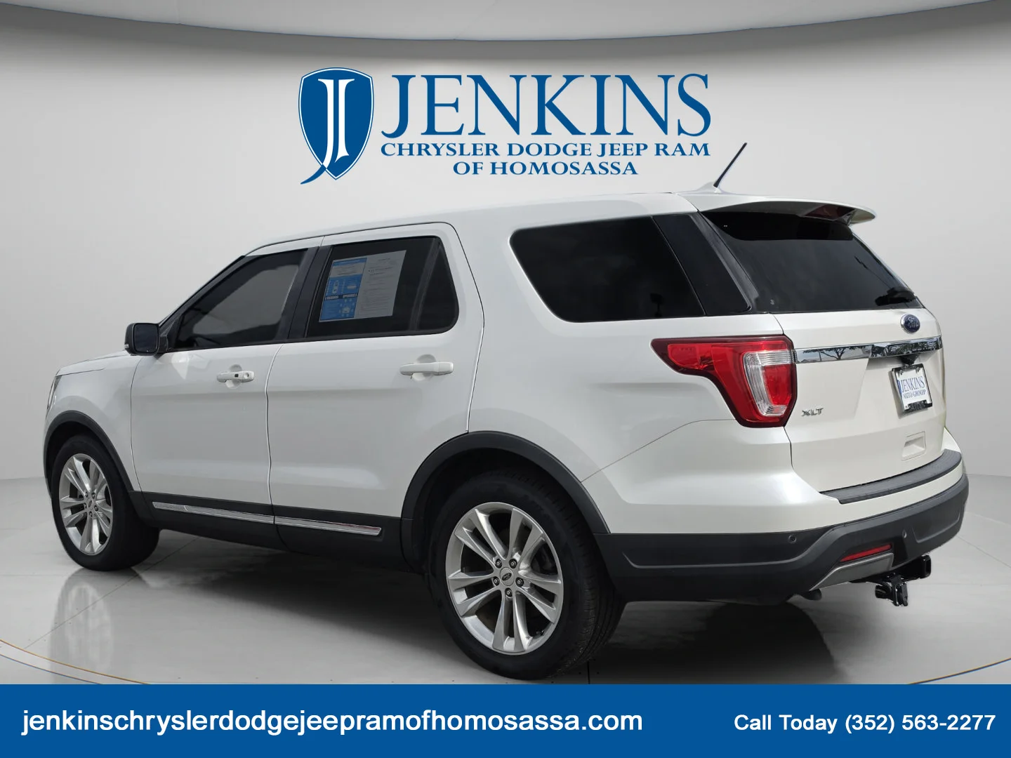 Used 2019 White Platinum Clearcoat Metallic Ford XLT image 8