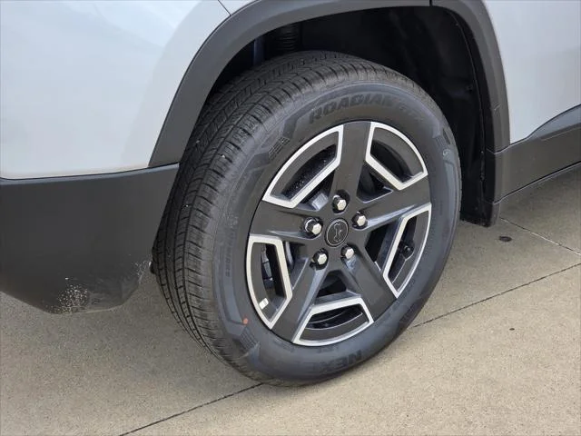 New 2026 Silver Zynith Clear-Coat Exterior Paint Jeep Laredo image 5