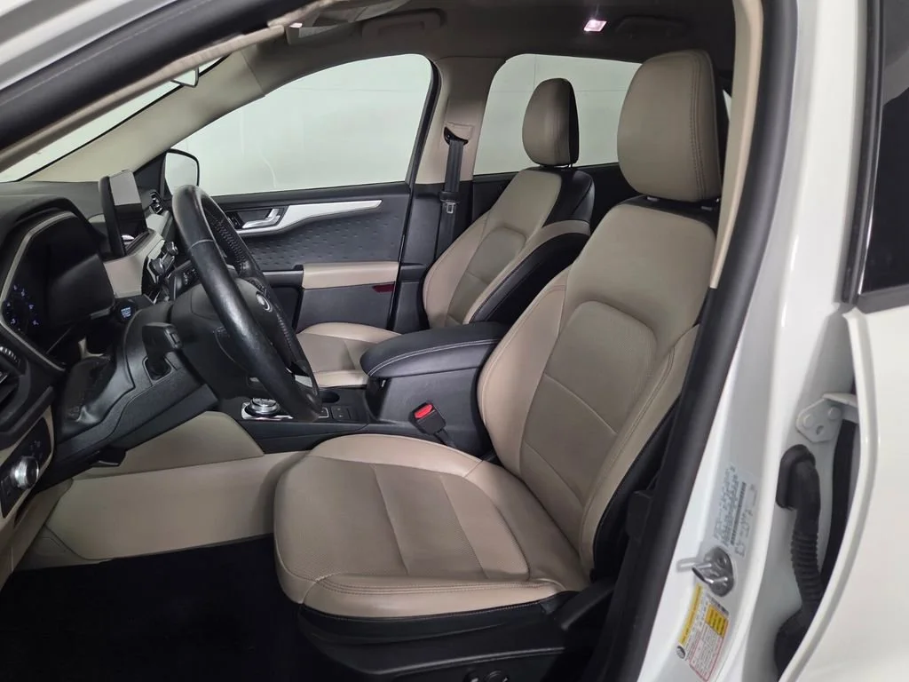 Used 2020 White Metallic Ford SEL image 10