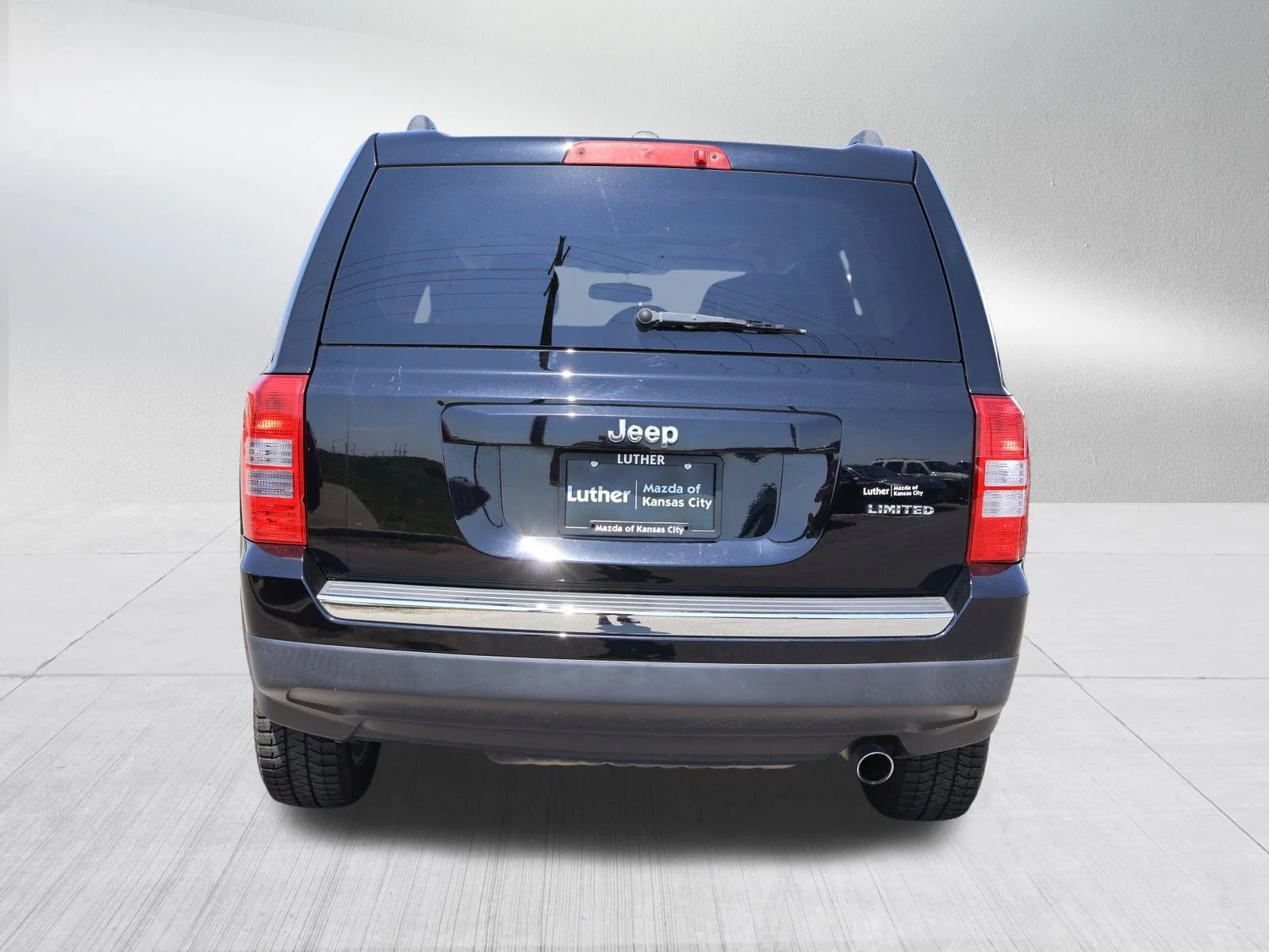 Used 2014 Black Clearcoat Jeep Limited image 6
