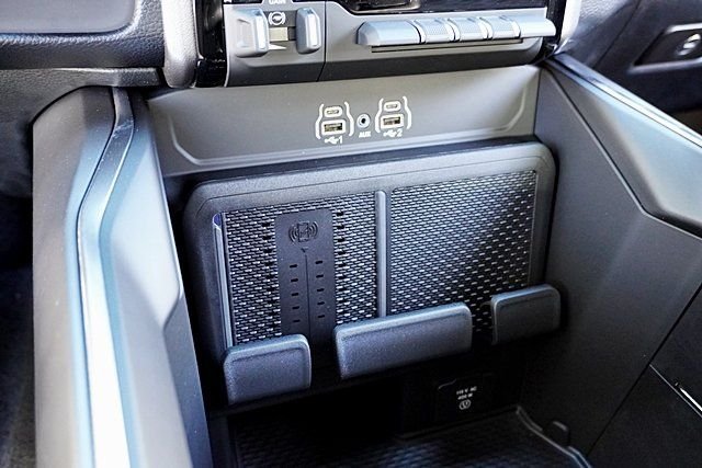 New 2026 Granite Crystal Metallic Clear-Coat Exterior Paint RAM Big Horn Sport Appearance Edition image 37