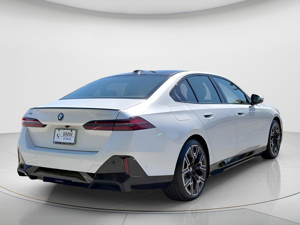 New 2027 Mineral White Metallic BMW 550e xDrive image 5