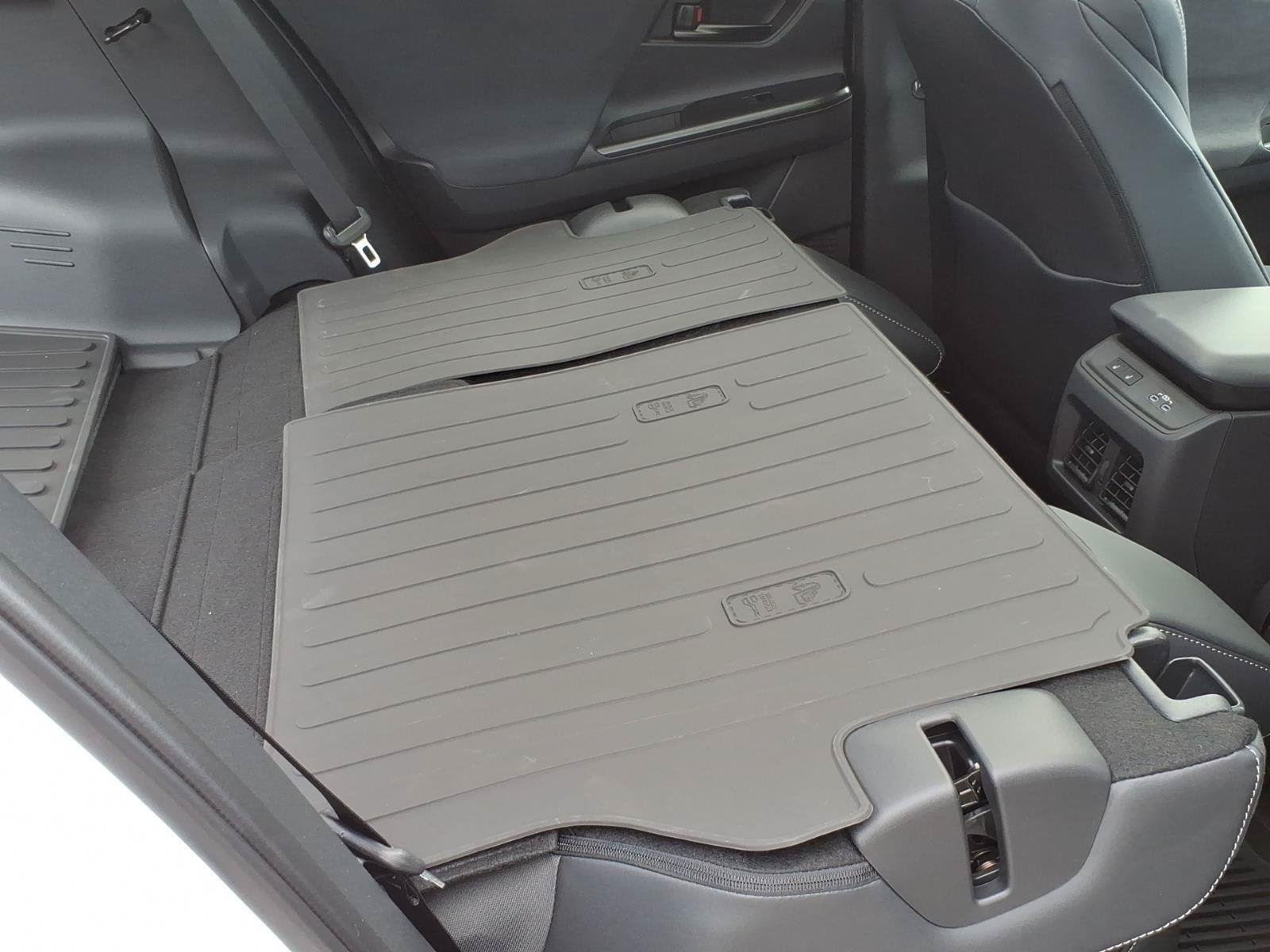New 2026 Wind Chill Pearl with Midnight Black Metallic roof Toyota XSE image 28