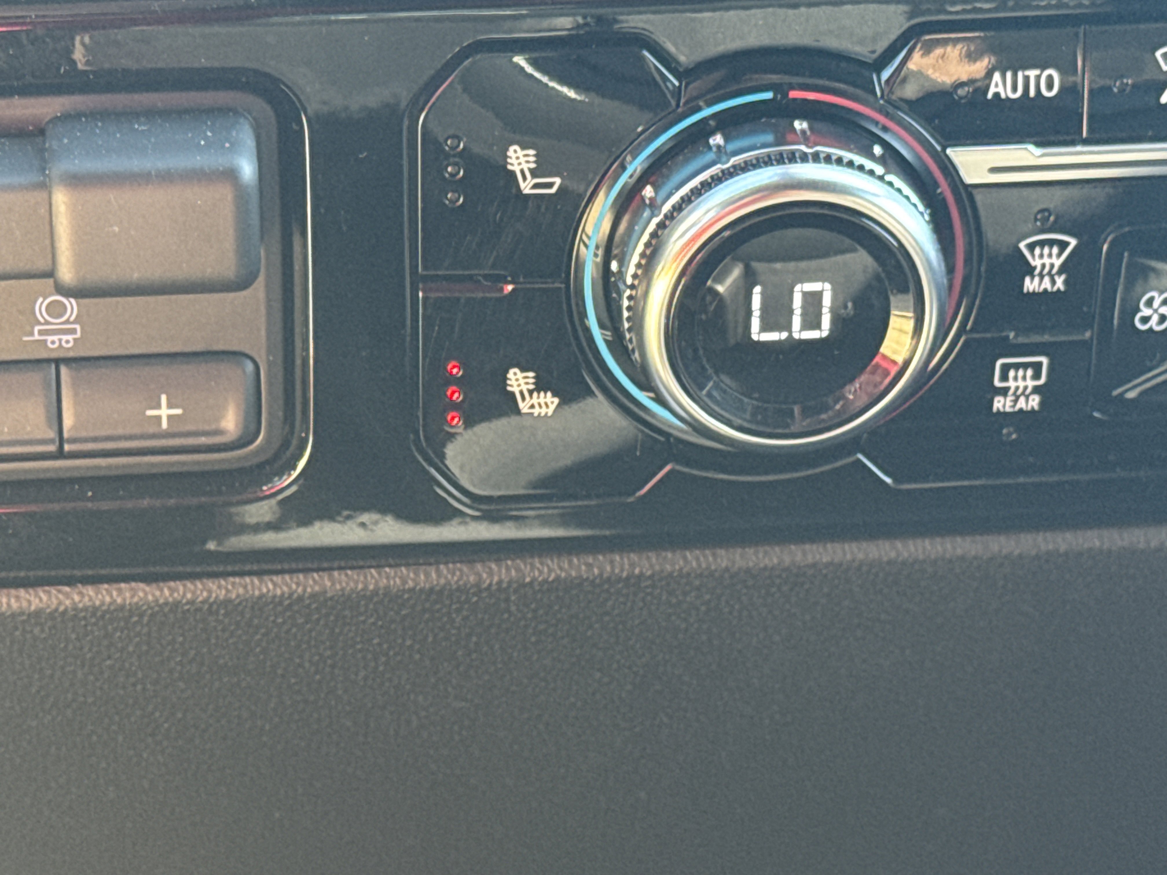 Used 2024 Onyx Black GMC SLE image 20