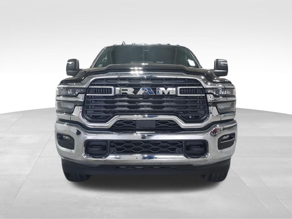 New 2026 Diamond Black Crystal Pearl-Coat Exterior Paint RAM Tradesman image 3