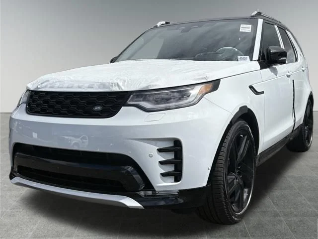 2026 Land Rover Discovery P300 Dynamic SE's photo