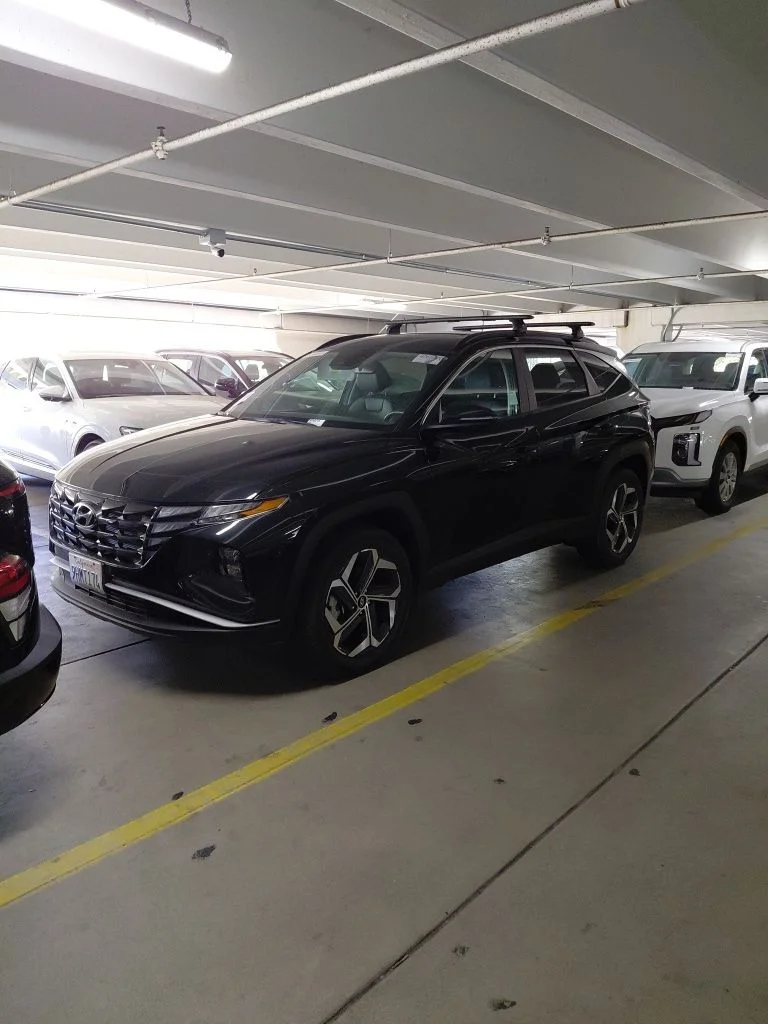 Used 2023 Black Hyundai SEL image 4