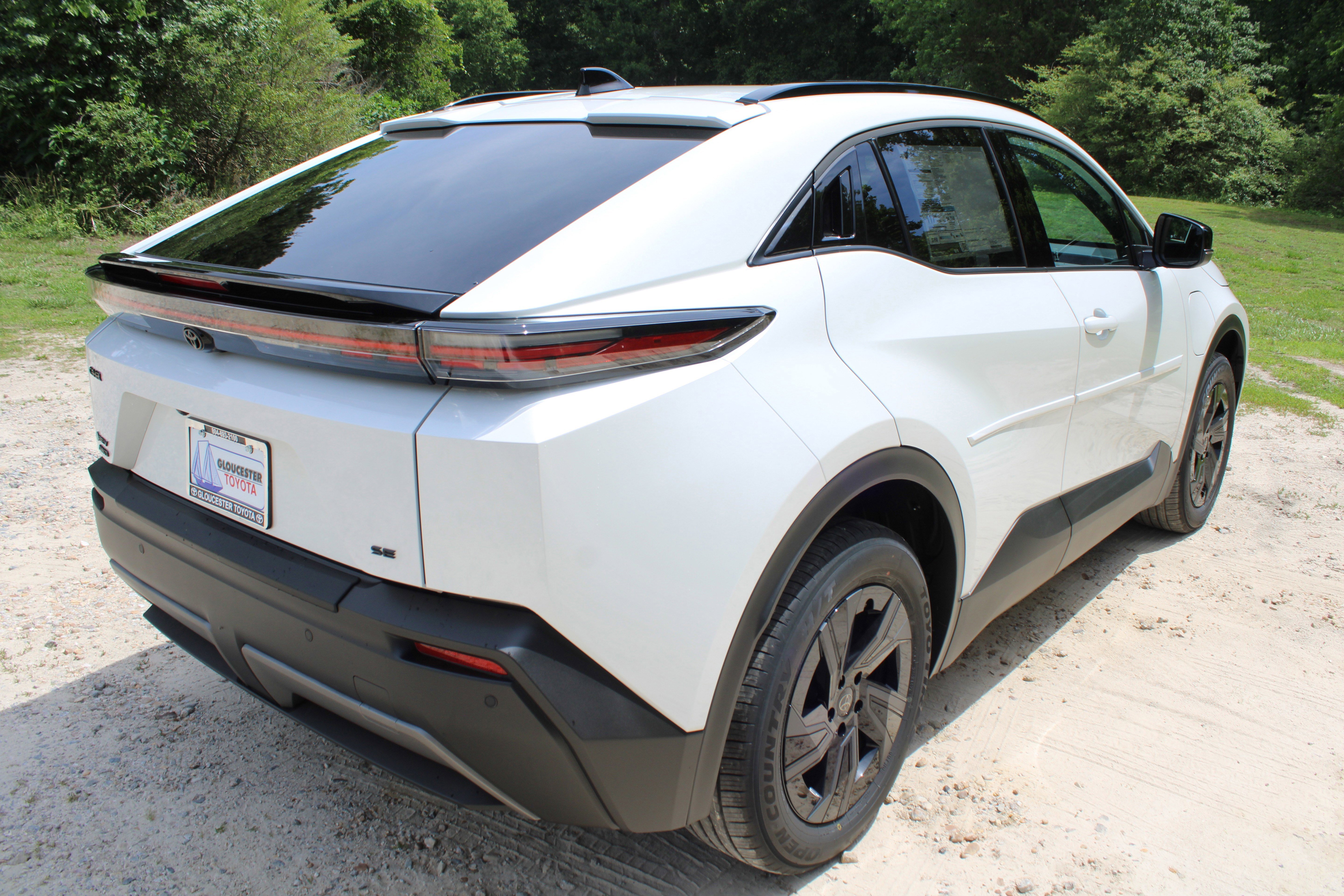 New 2026 Wind Chill Pearl <sup>1</sup> Toyota  SE image 5