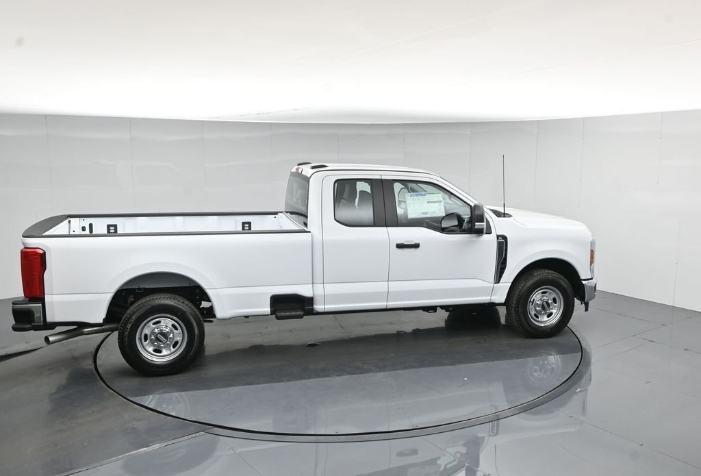 New 2026 Oxford White Ford XL image 41