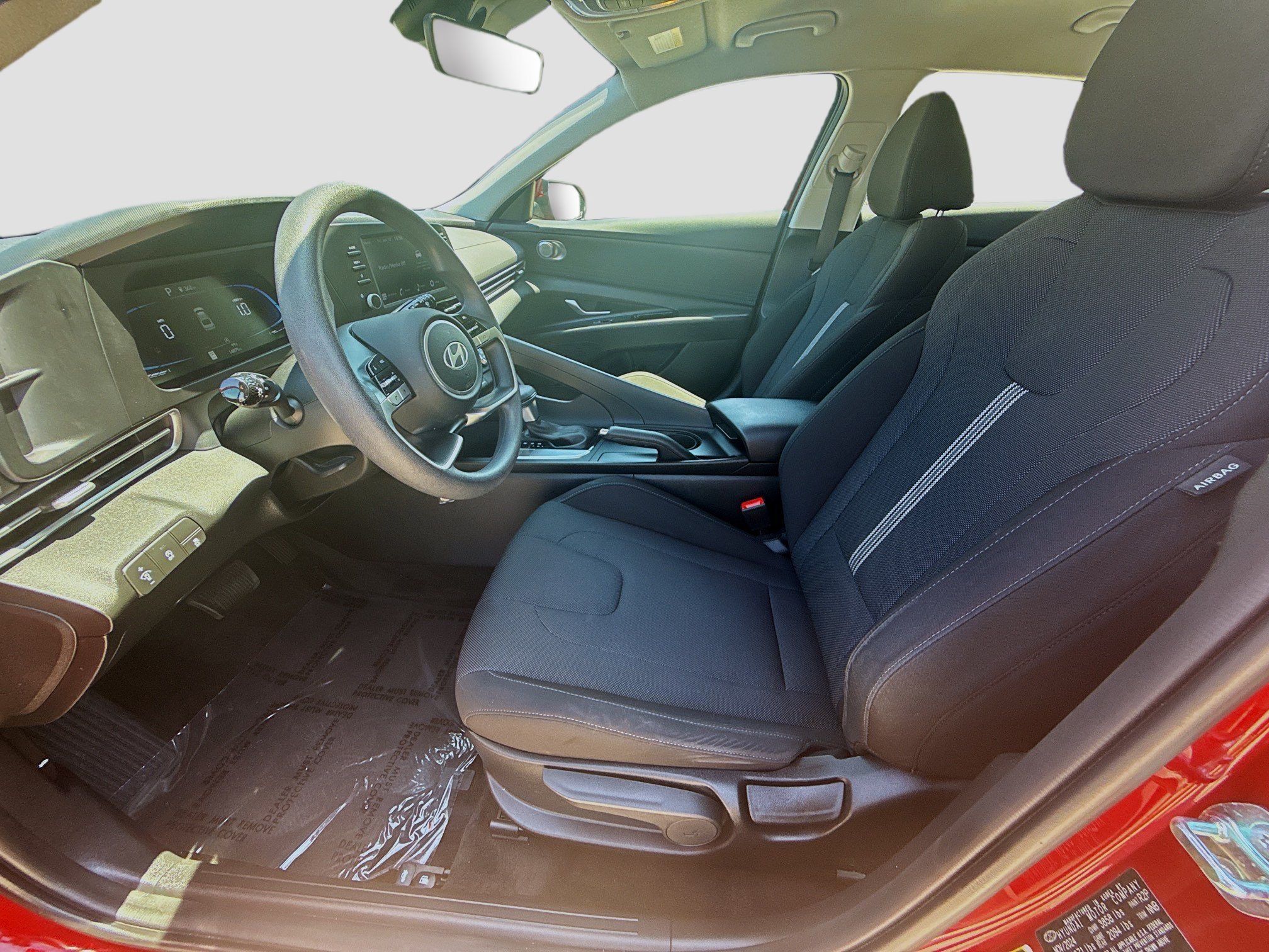 2025 Hyundai Elantra SE - Photo 16