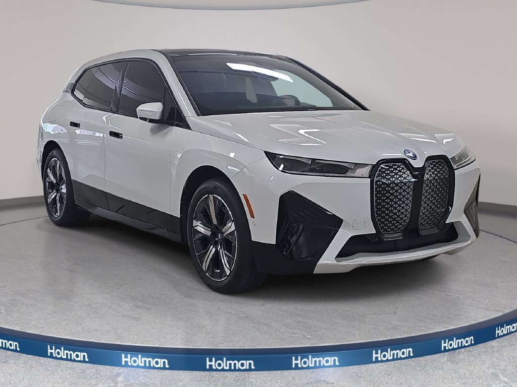 Used 2024 Mineral White Metallic BMW xDrive50 image 4