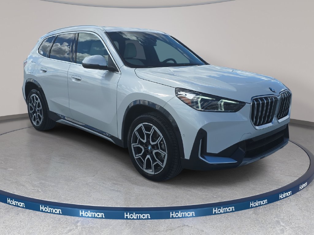 Used 2026 Mineral White Metallic BMW xDrive28i image 3