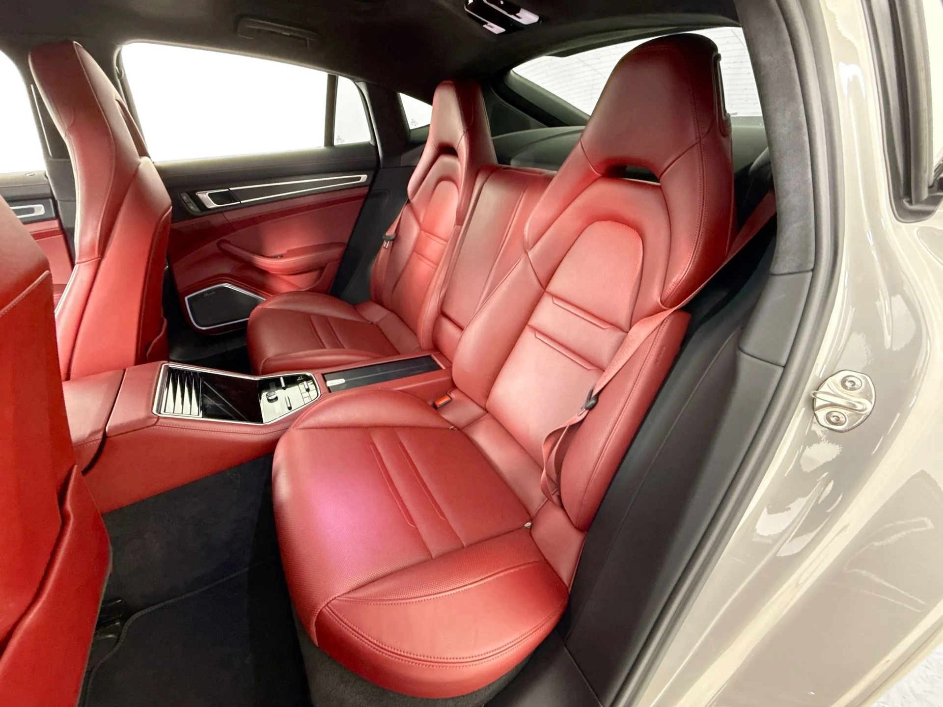 Used 2022 Chalk Porsche Turbo S image 19
