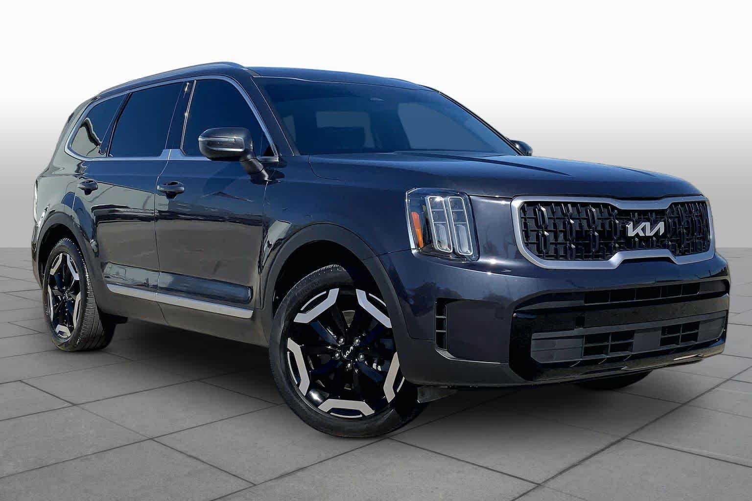 Used 2024 Gravity Gray Kia EX image 3