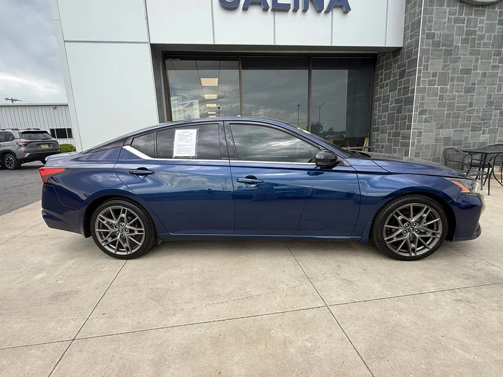 Used 2023 Blue Nissan 2.0 SR image 27