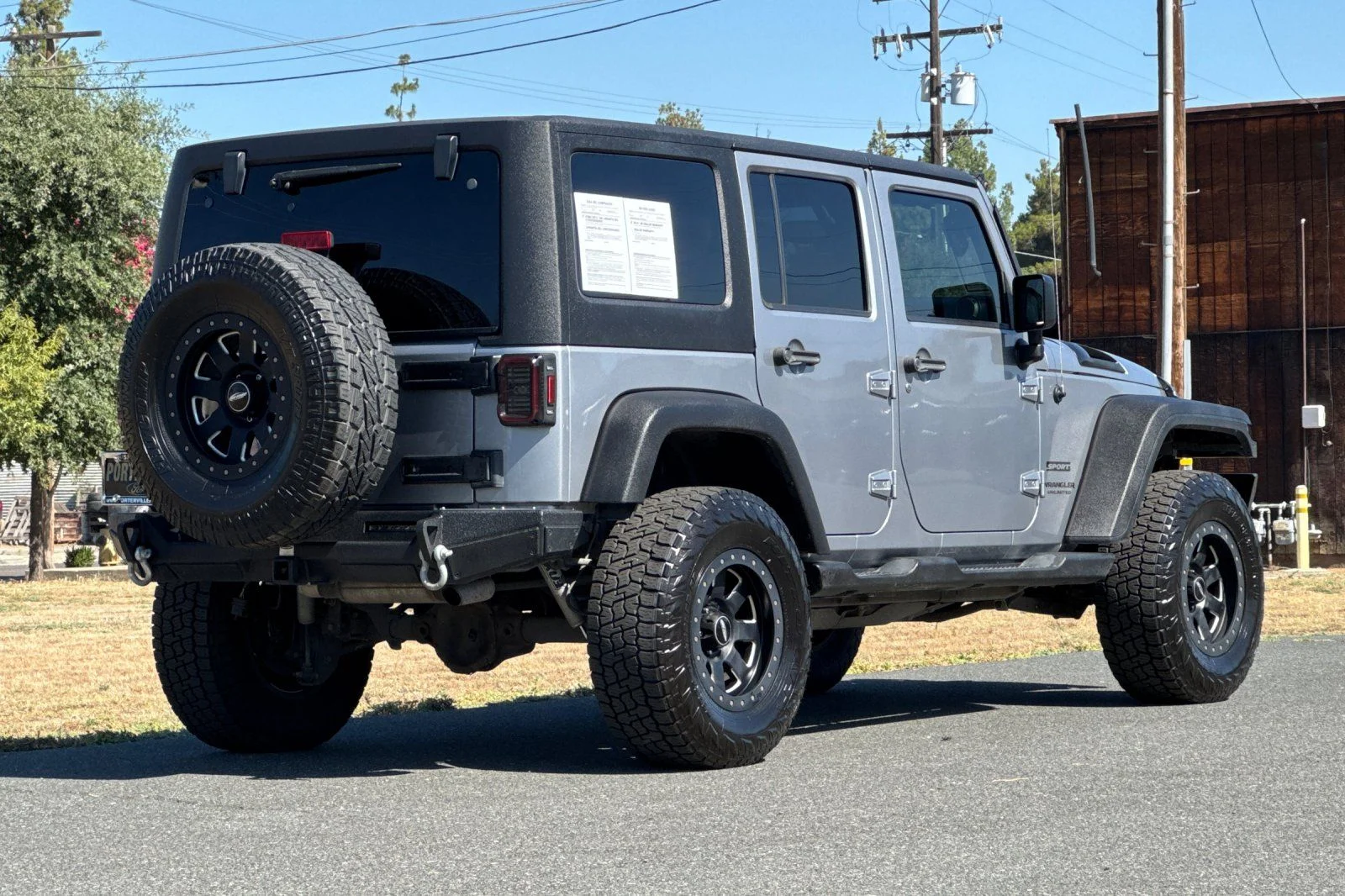 Used 2016 Billet Silver Metallic Clearcoat Jeep Unlimited Sport image 4