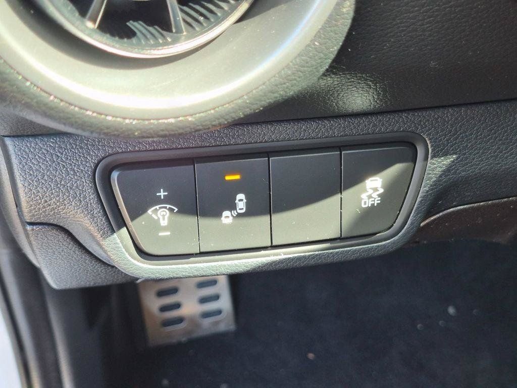 Used 2023 White Kia GT-Line image 14