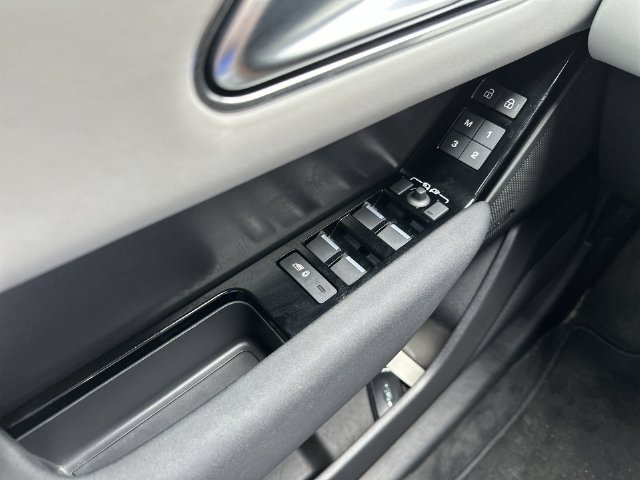 Used 2024 Gray Land Rover Dynamic SE image 14