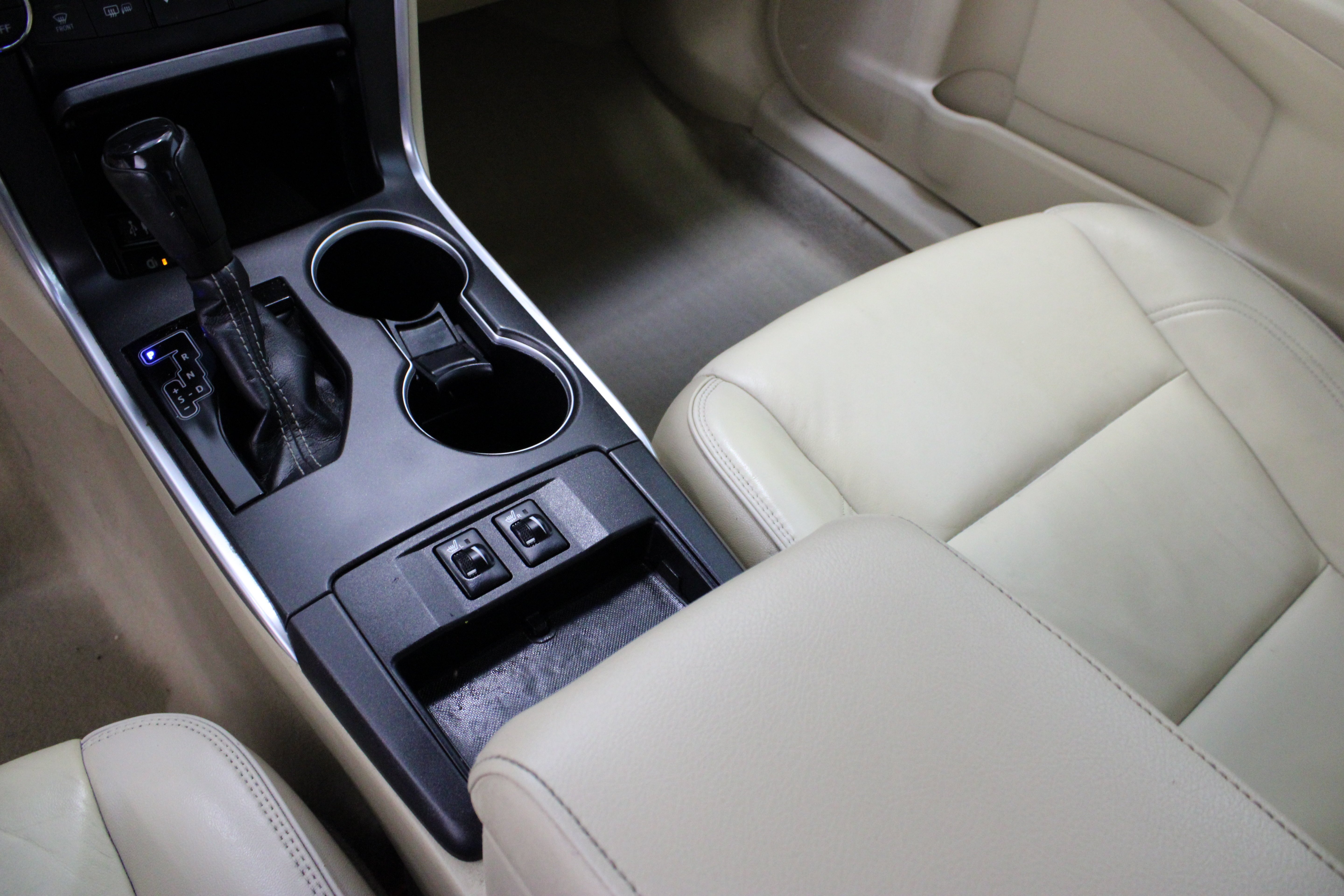 Used 2015 Blizzard Pearl Toyota XLE 3.5L image 17
