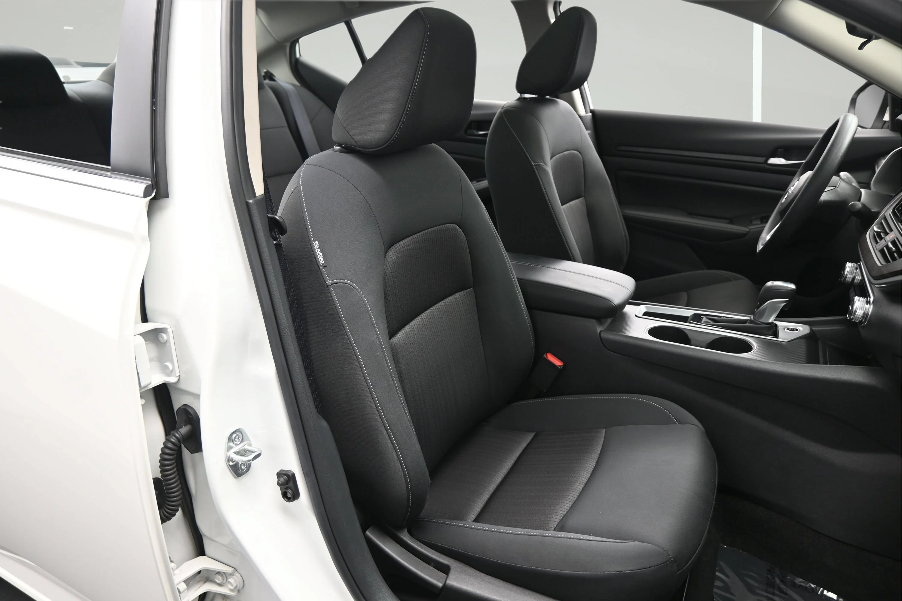 Certified Used 2025 Pearl White Tricoat Nissan SV image 14