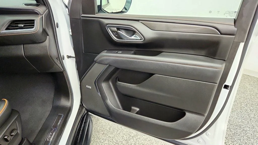 Used 2023 Summit White GMC 4WD 4dr AT4 w/ 6.2L V8 & Panoramic Sunroof image 27
