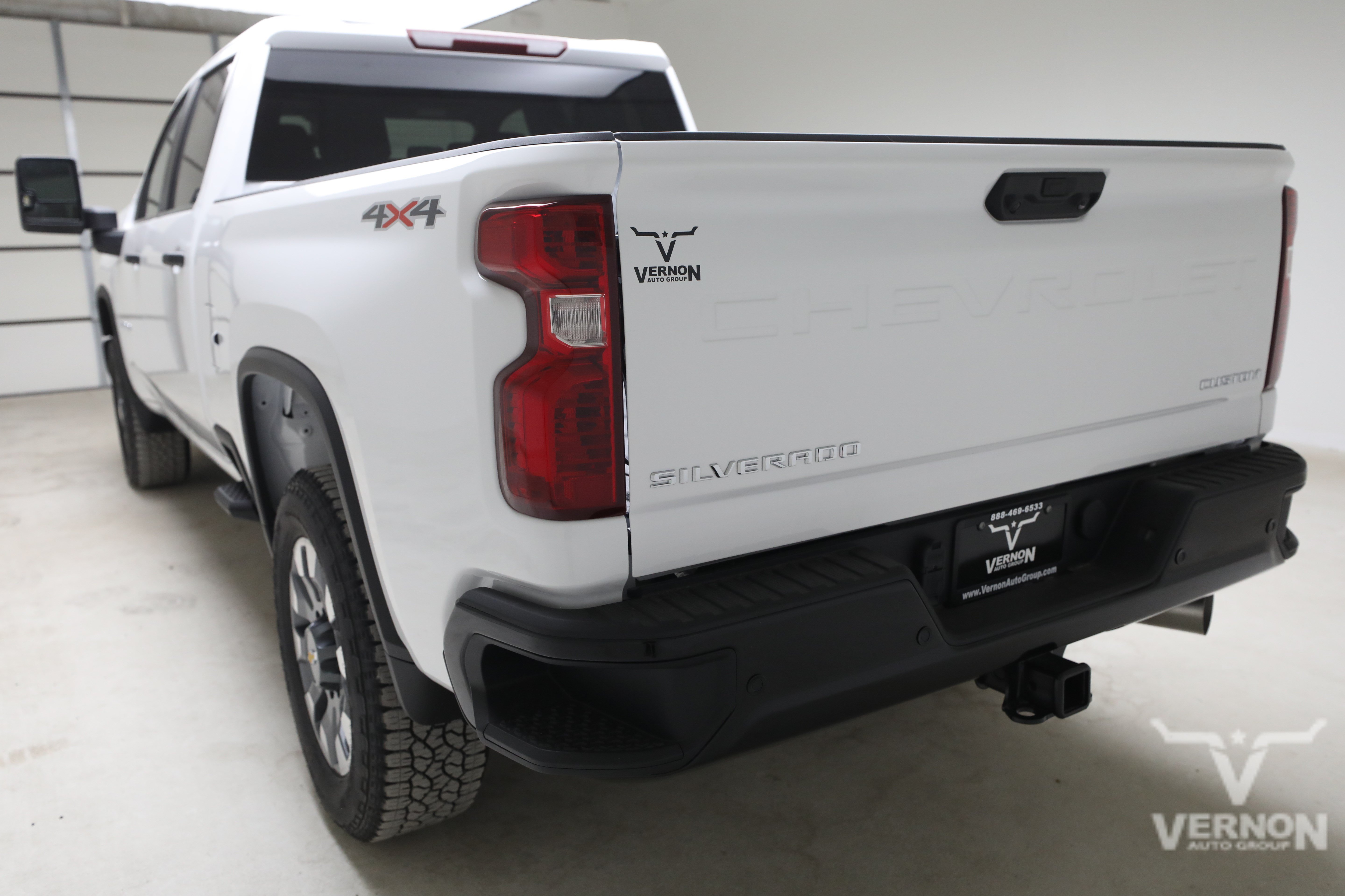 New 2026 Summit White Chevrolet N image 5