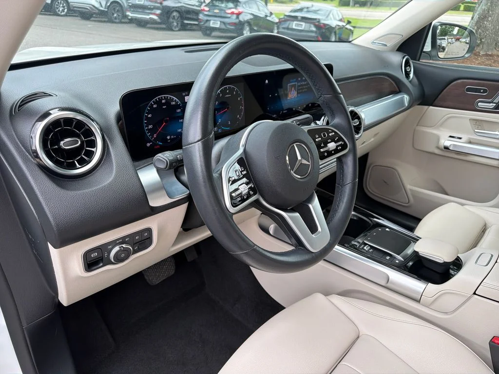 Used 2022 White Mercedes-Benz GLB 250 image 18