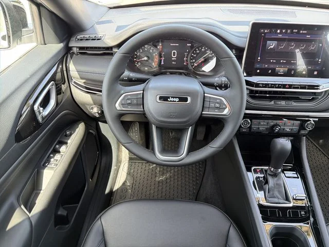 New 2026 Bright White Clearcoat Jeep Latitude image 13