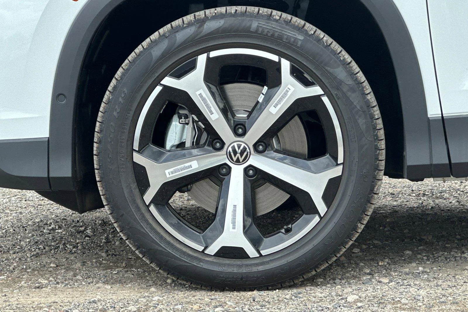 New 2026 Pure White Volkswagen SE image 25