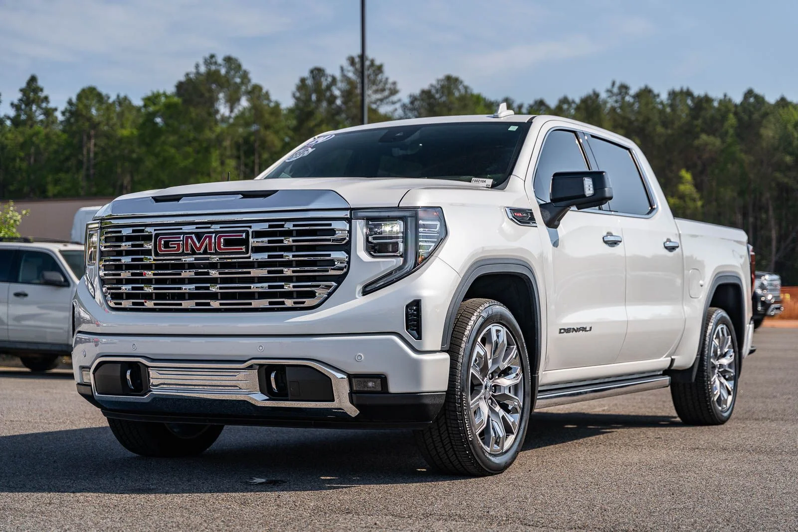Used 2024 White GMC Denali image 2