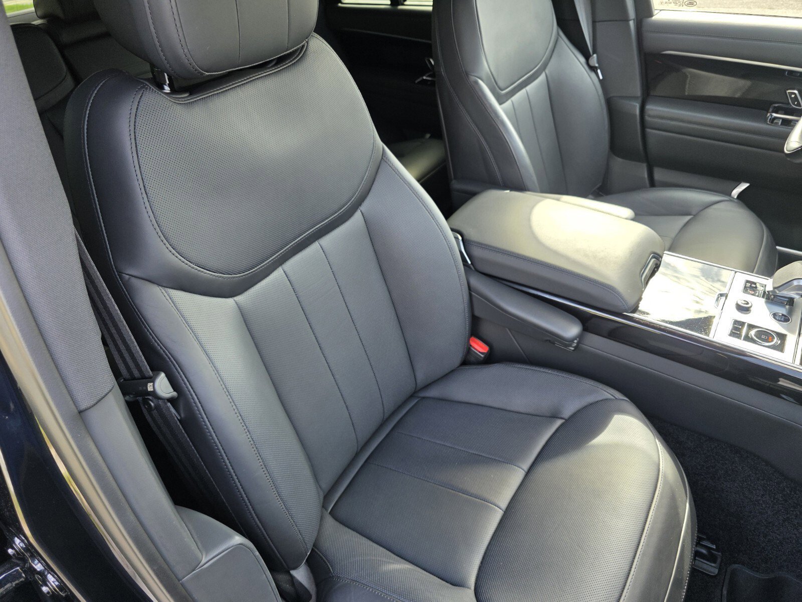 Certified Used 2023 Santorini Black Metallic Land Rover SE image 25