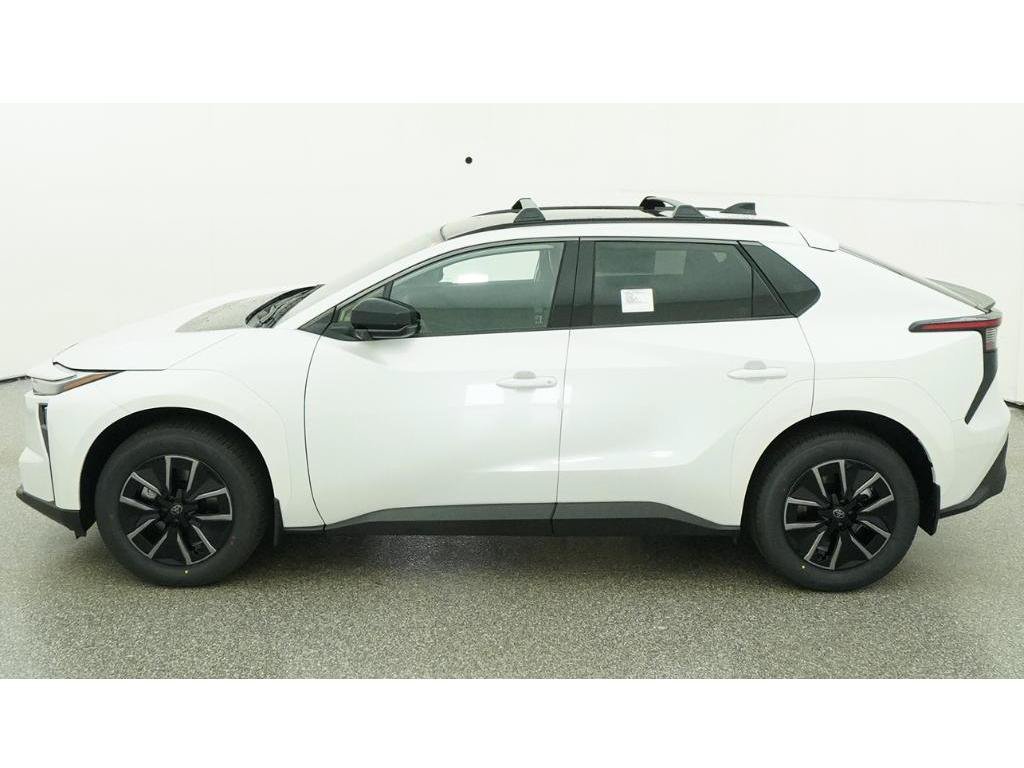 New 2026 Wind Chill Pearl Toyota XLE image 3