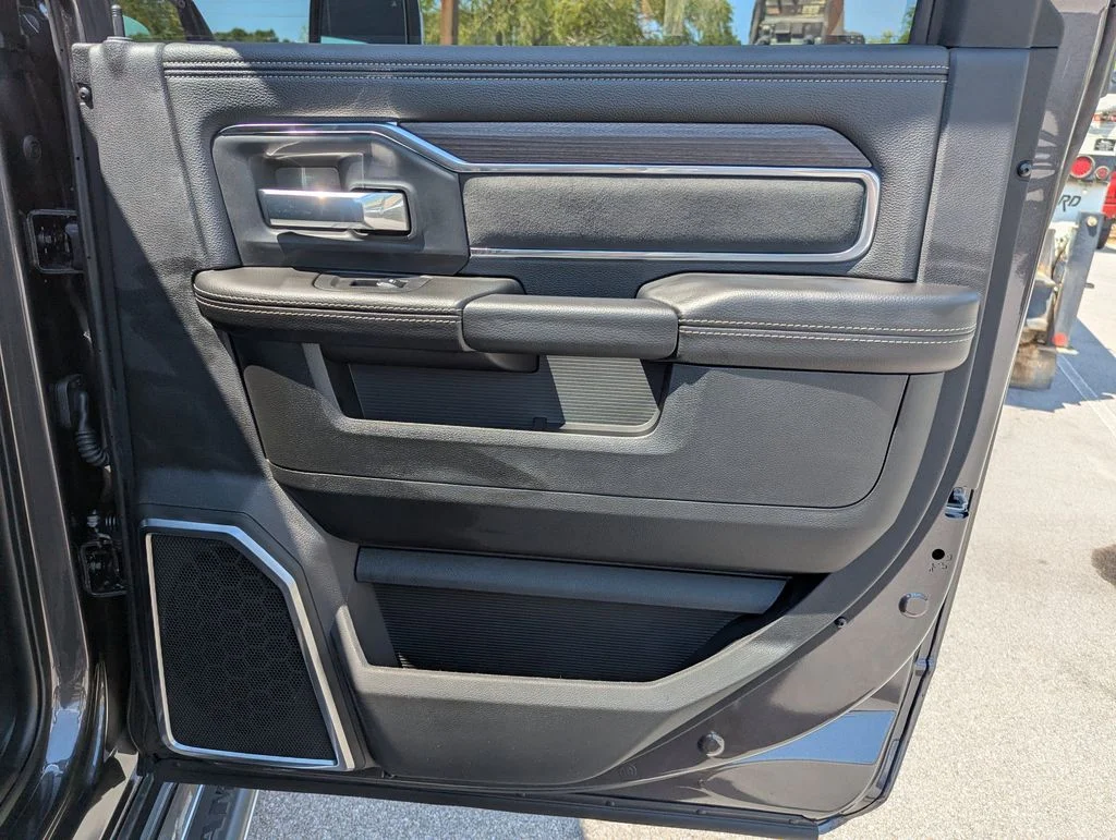 2025 RAM 3500 Laramie - Photo 33