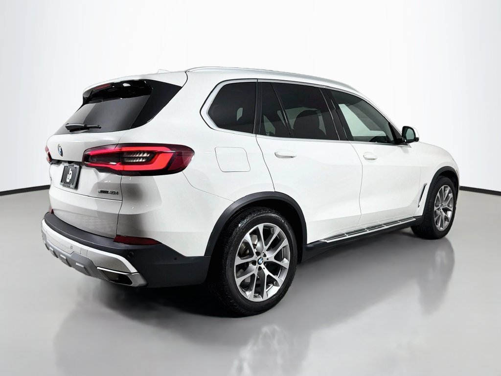 Used 2023 White BMW sDrive40i image 5