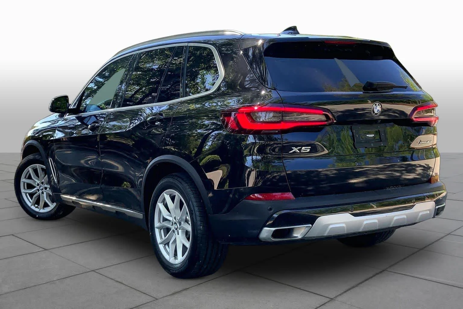 Certified Used 2023 Black Sapphire Metallic BMW xDrive40i image 11
