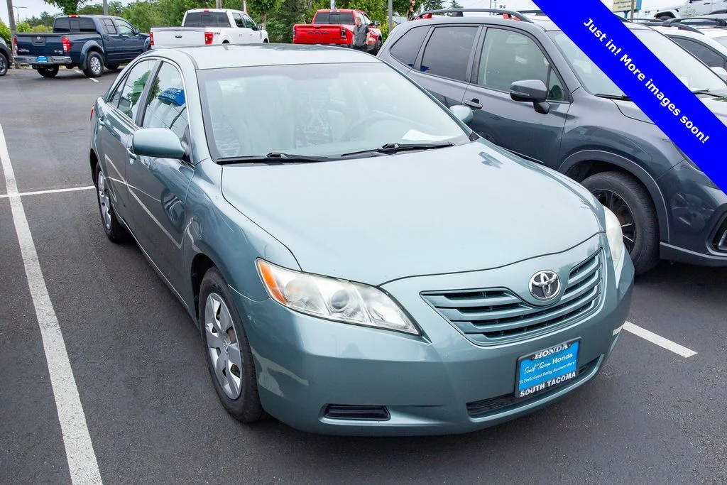 Used 2008 Aloe Green Metallic Toyota LE image 1