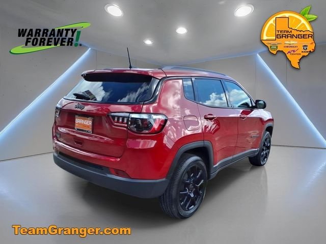 New 2026 Red Hot Pearlcoat Jeep Latitude image 4