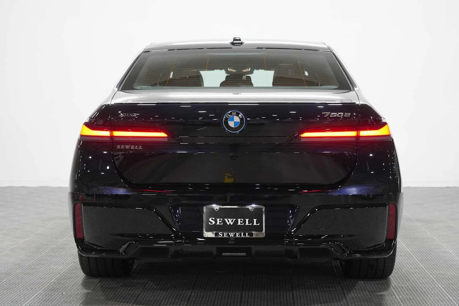Used 2025 Carbon Black Metallic BMW 750e xDrive image 5