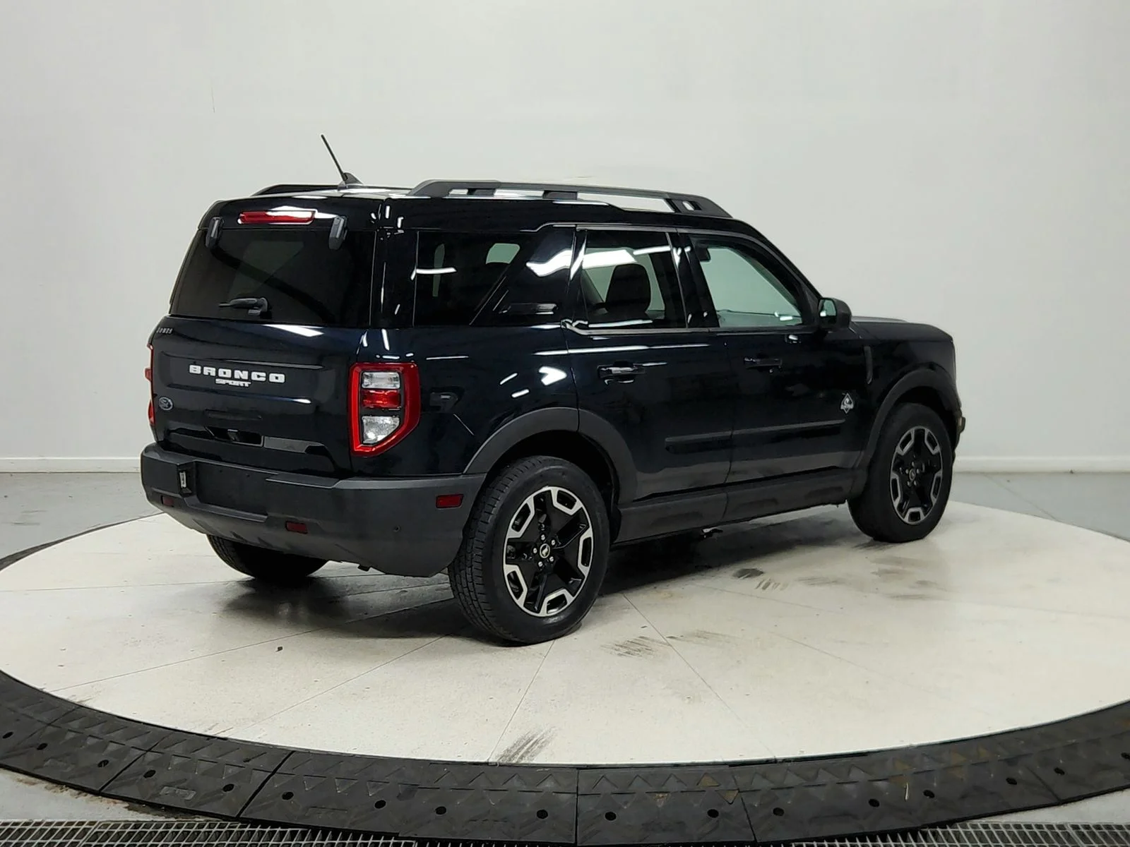 Used 2022 Blue Ford Outer Banks image 8