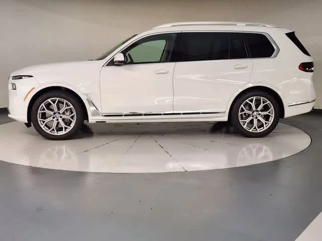 Used 2025 Alpine White BMW xDrive40i image 5