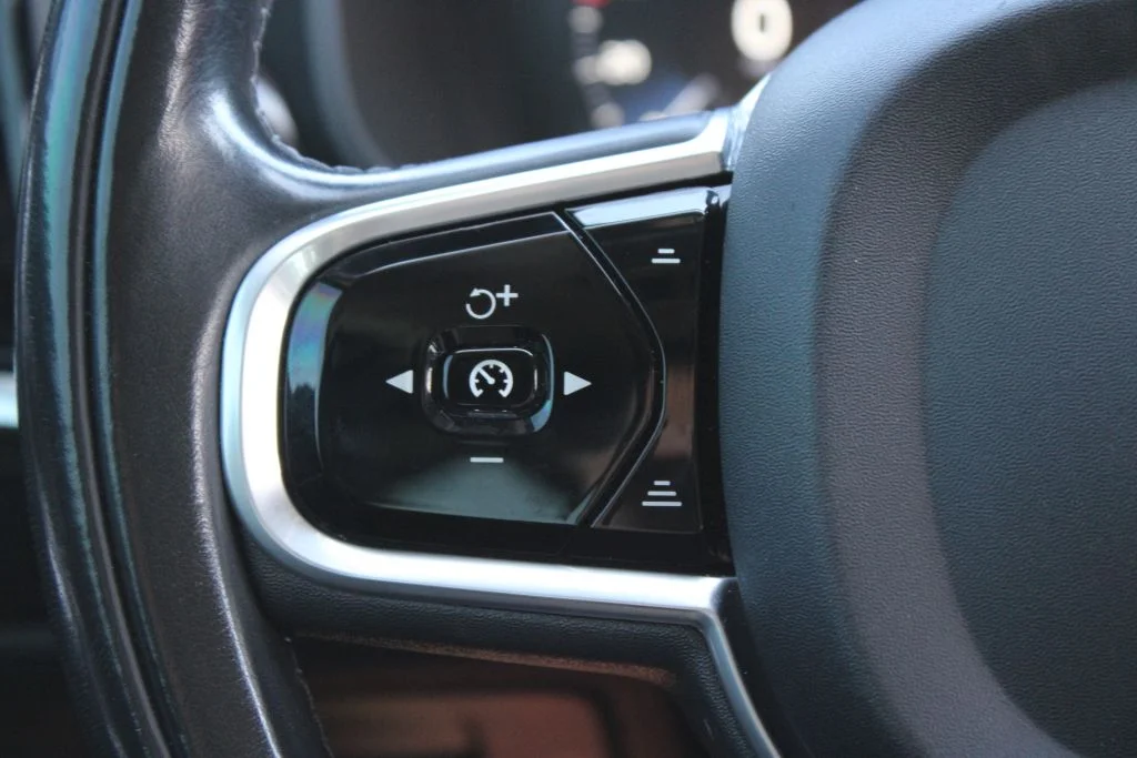 Used 2018 Black Volvo T5 Momentum image 27