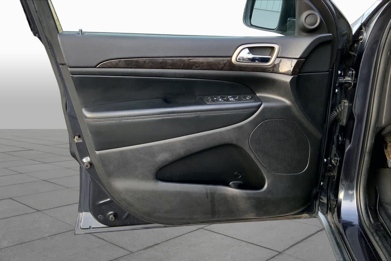 Used 2012 Maximum Steel Metallic Jeep Laredo image 18