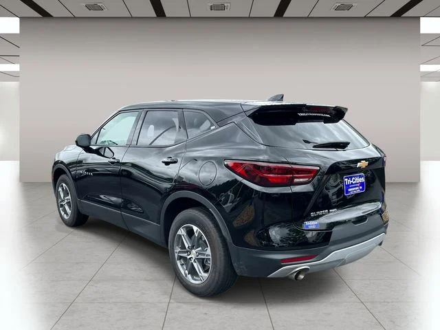 Used 2025 Black Chevrolet LT image 6