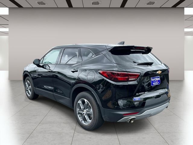 Used 2025 Black Chevrolet LT image 6