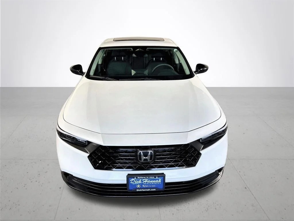 Used 2025 Platinum White Pearl Honda SE image 3