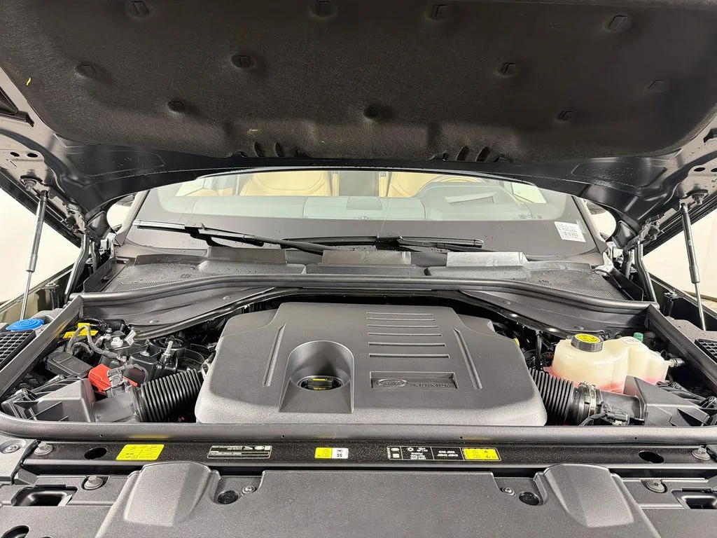 New 2026 Belgravia Green Land Rover SE PHEV image 32