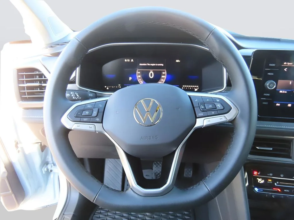 2025 Volkswagen Taos SE Black - Photo 30