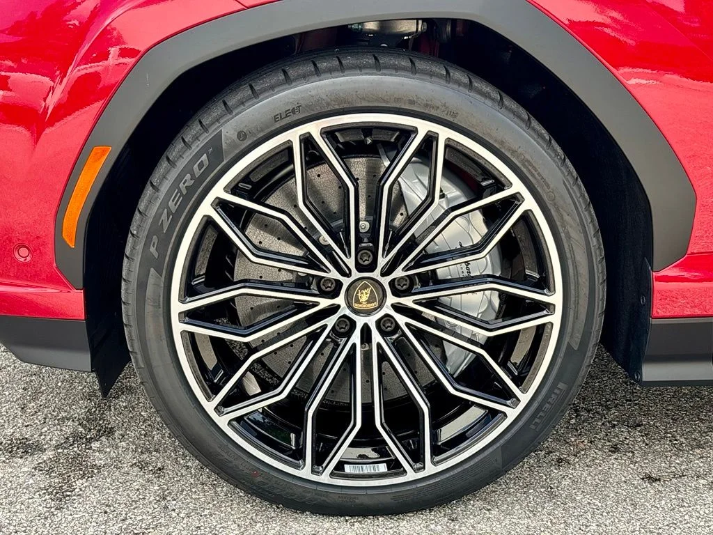 New 2026 Rosso Efesto Metallic Lamborghini SE image 10